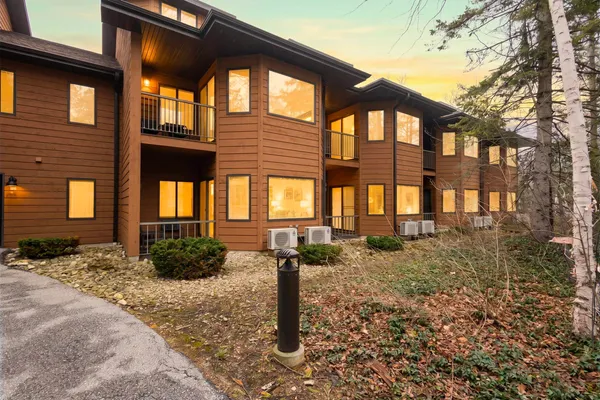 $179,000 | 4908 Landmark Circle, Unit 204, Egg Harbor, WI 54209