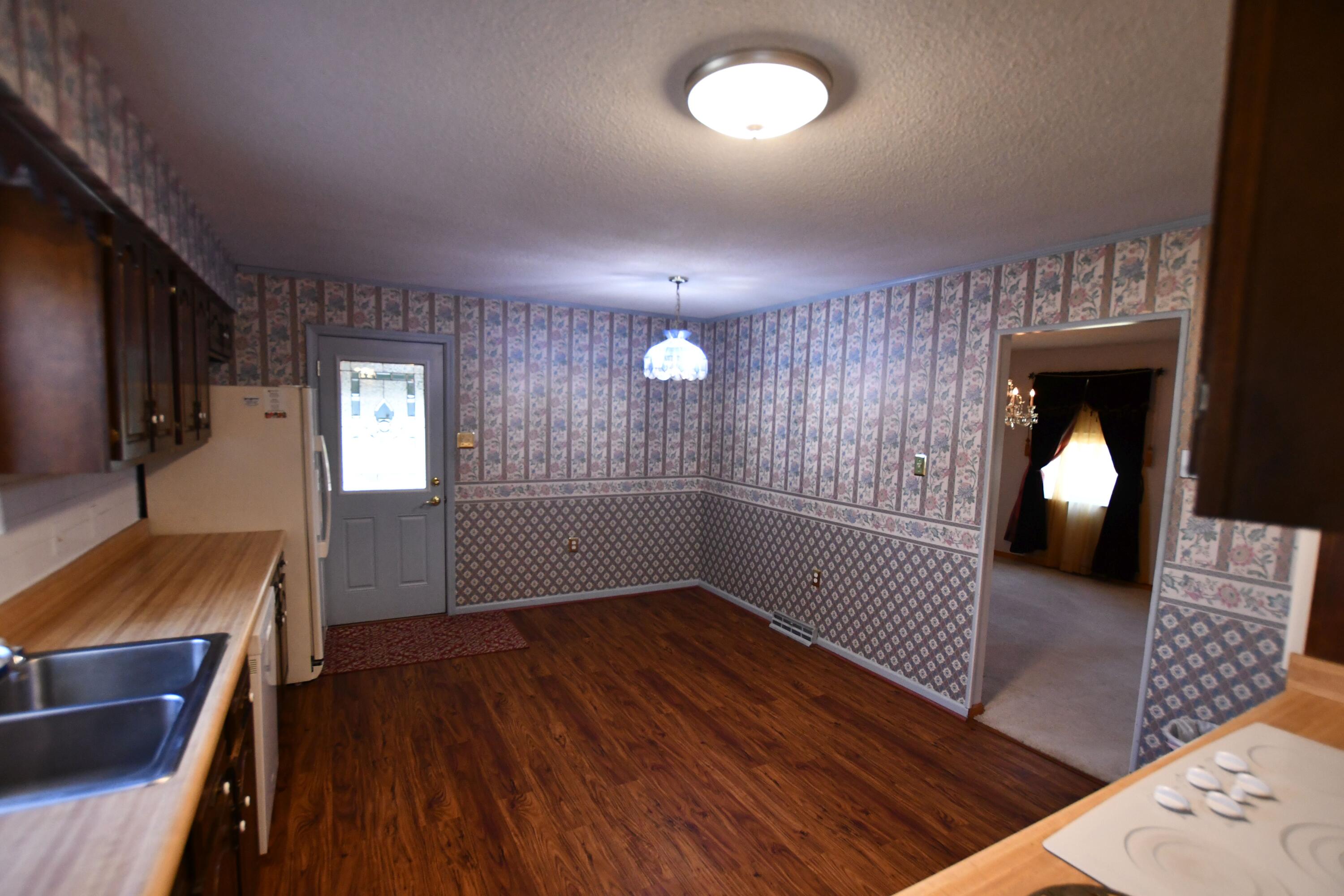 1209 College Hill Road Waco, KY 40385 - Photo 18 of 34 Eat-in kitchen!