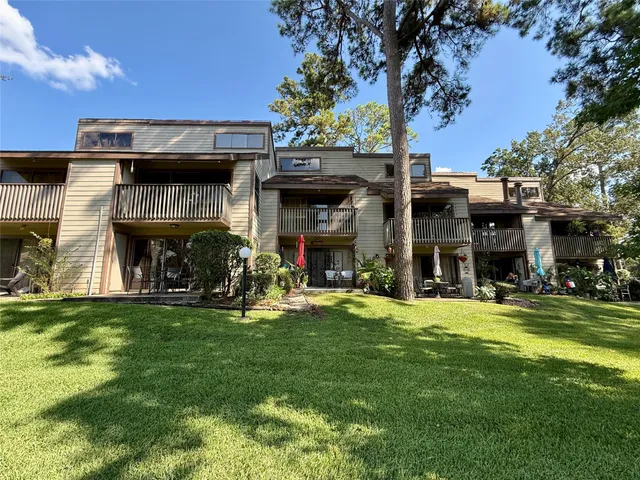 a view of a water fountain in front of the house