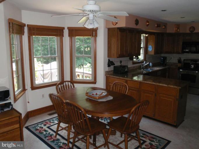 8230 Honeysuckle Road Manassas, VA 20112 - Photo 5 of 15 Breakfast area