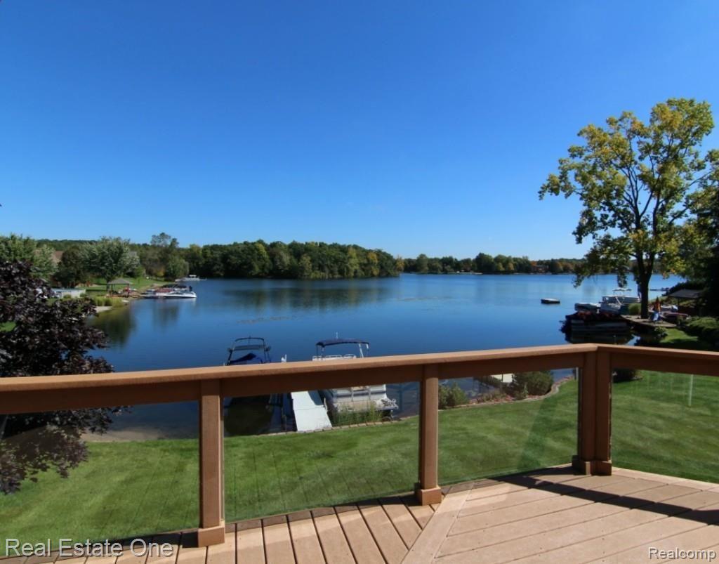 8505 Waumegah Road Clarkston, MI 48348 - Photo 3 of 18 IMG_0979 (1280x853).jpg
