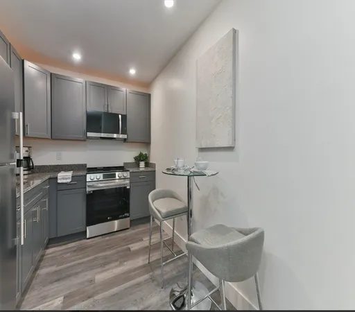 $2,325 | 585 Essex Street, Unit PH 709, Lynn, MA 01901