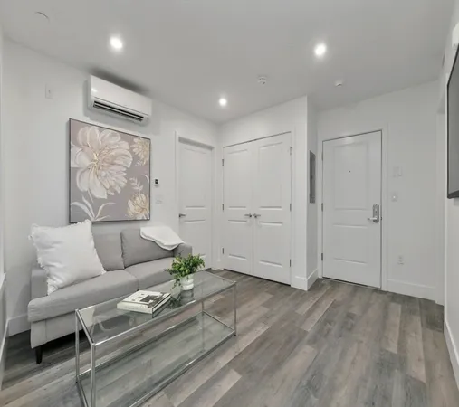 $2,325 | 585 Essex Street, Unit PH 709, Lynn, MA 01901