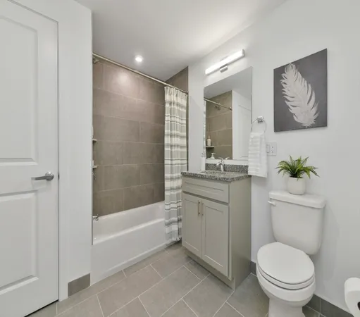 $2,325 | 585 Essex Street, Unit PH 709, Lynn, MA 01901