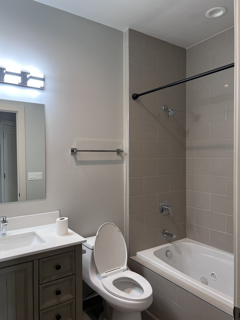 1208 East 64th Street, Unit 2B Chicago, IL 60637 - Photo 12 of 19