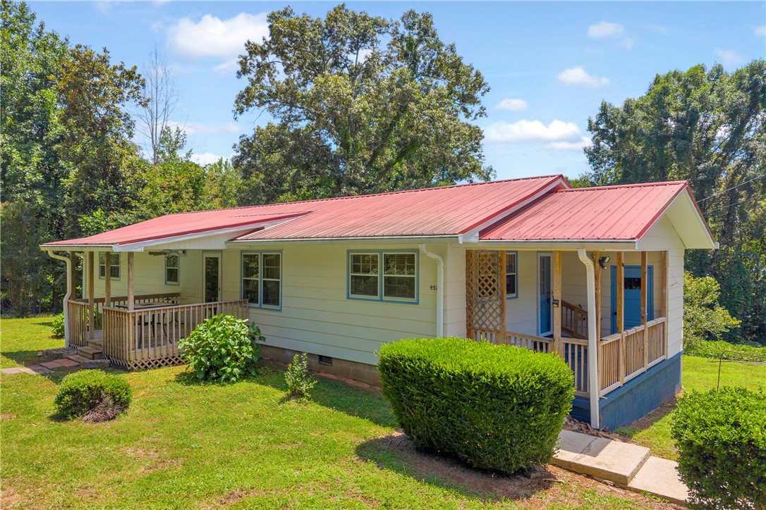 952 Stephens Drive Westminster, SC 29693 - Photo 10 of 50 A well-maintained facade features a welcoming porch,