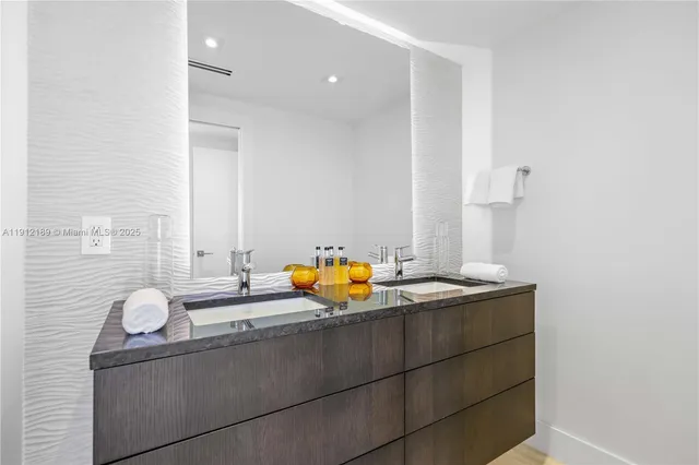 $5,400,000 | 5500 Collins Avenue, Unit 901 & 902, Miami Beach, FL 33140