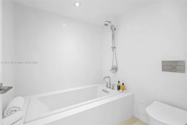 $5,400,000 | 5500 Collins Avenue, Unit 901 & 902, Miami Beach, FL 33140