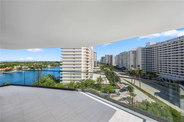 $5,400,000 | 5500 Collins Avenue, Unit 901 & 902, Miami Beach, FL 33140