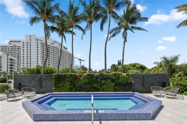 $5,400,000 | 5500 Collins Avenue, Unit 901 & 902, Miami Beach, FL 33140