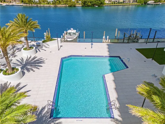 $5,400,000 | 5500 Collins Avenue, Unit 901 & 902, Miami Beach, FL 33140