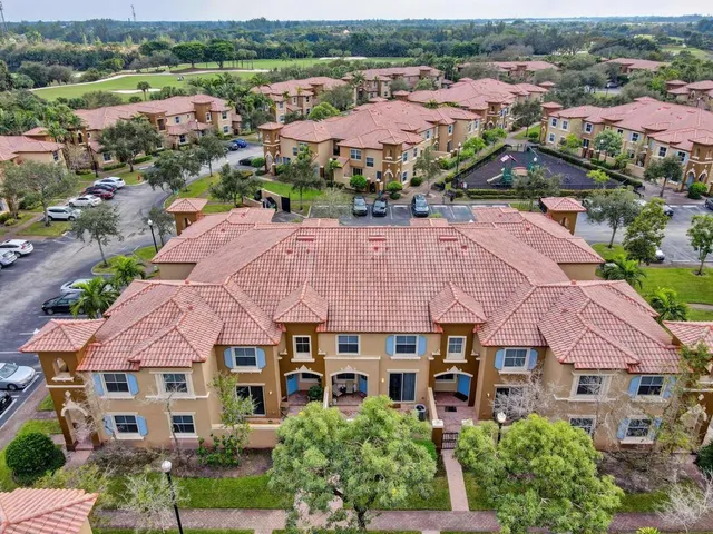 $2,500 | 6515 Diamond Springs Terrace, Unit 2404, West Palm Beach, FL 33411