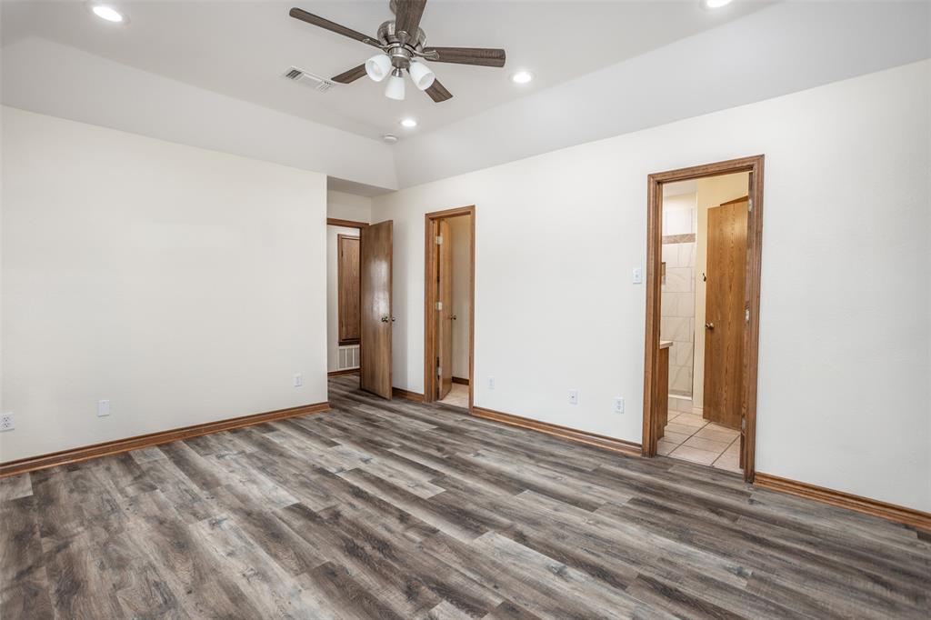 292 Old Spanish Trail Valley View, TX 76272 - Photo 22 of 40 Master Bedroom