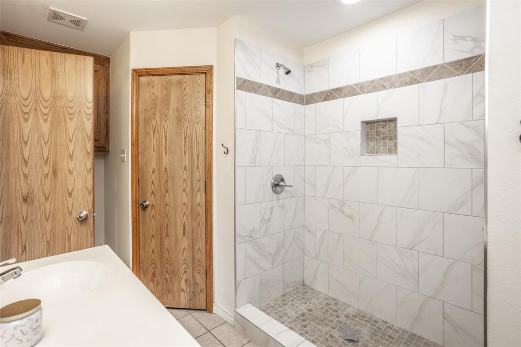 292 Old Spanish Trail Valley View, TX 76272 - Photo 25 of 40 Full bathroom featuring a tile shower and tile patterned floors