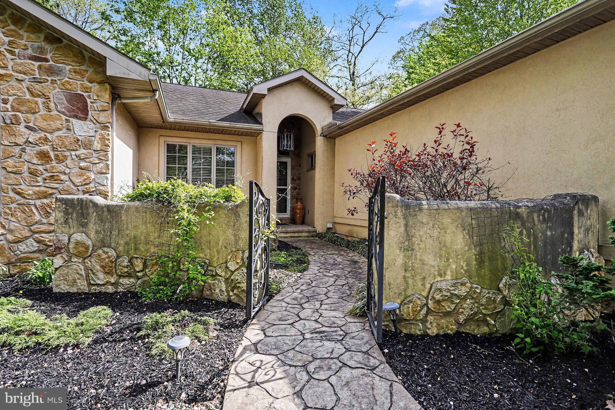 615 West 3rd Avenue Lititz, PA 17543 - Photo 2 of 48