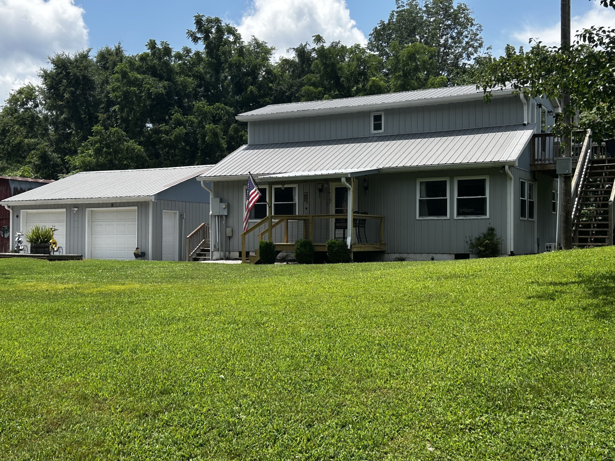 a view of a house with a yard and plants