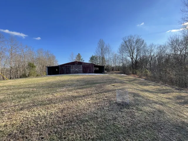 a view of a yard with a house