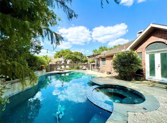 $2,650 | 14 Crestview Trail, Houston, TX 77082