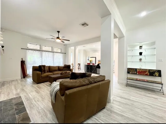 $2,650 | 14 Crestview Trail, Houston, TX 77082