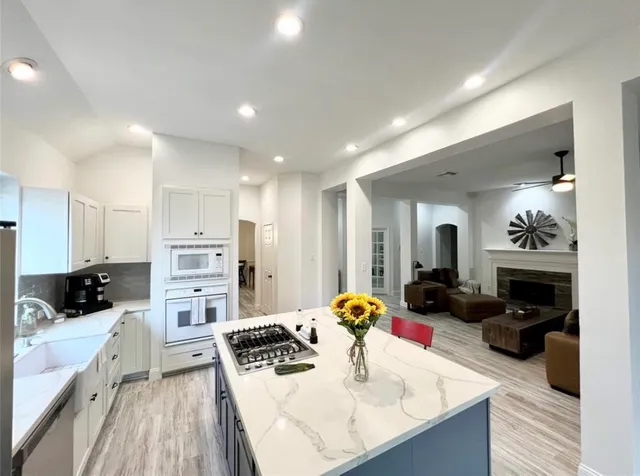 $2,650 | 14 Crestview Trail, Houston, TX 77082