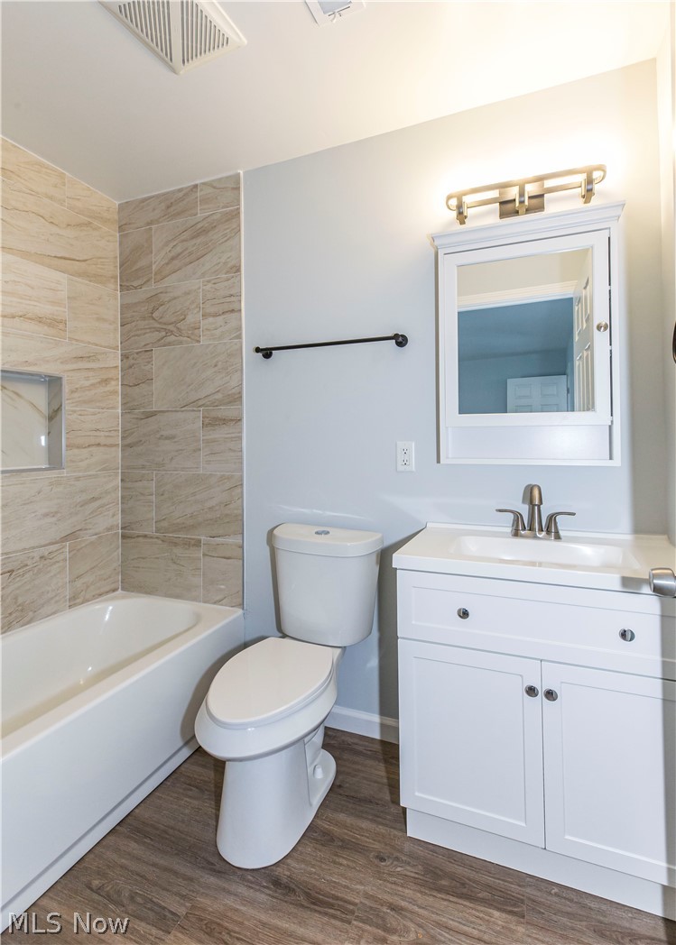 586 Brittain Road Akron, OH 44305 - Photo 9 of 13 Master Bath