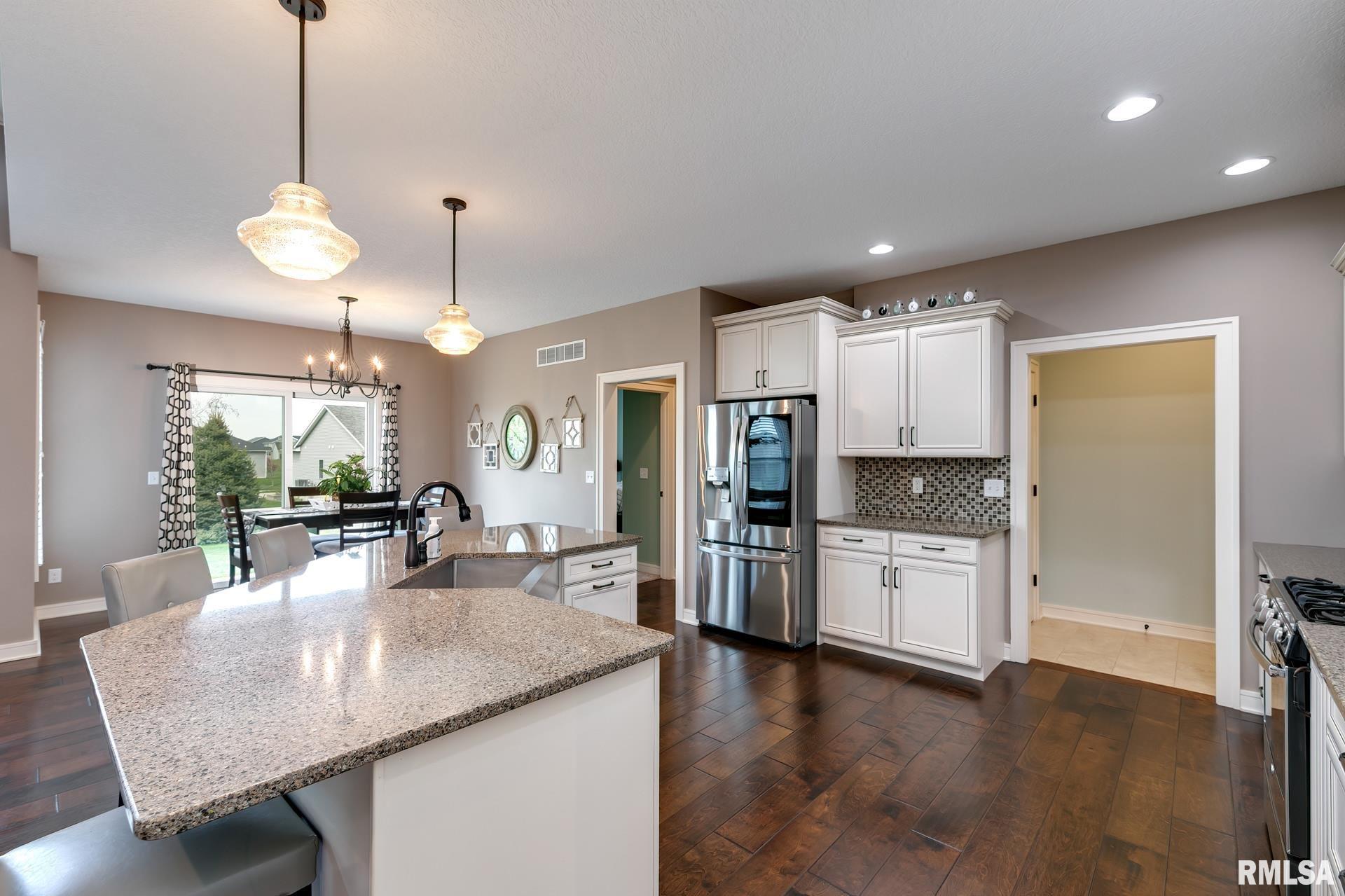 5838 Emily Road Bettendorf, IA 52722 - Photo 8 of 30 Gallery Image 8