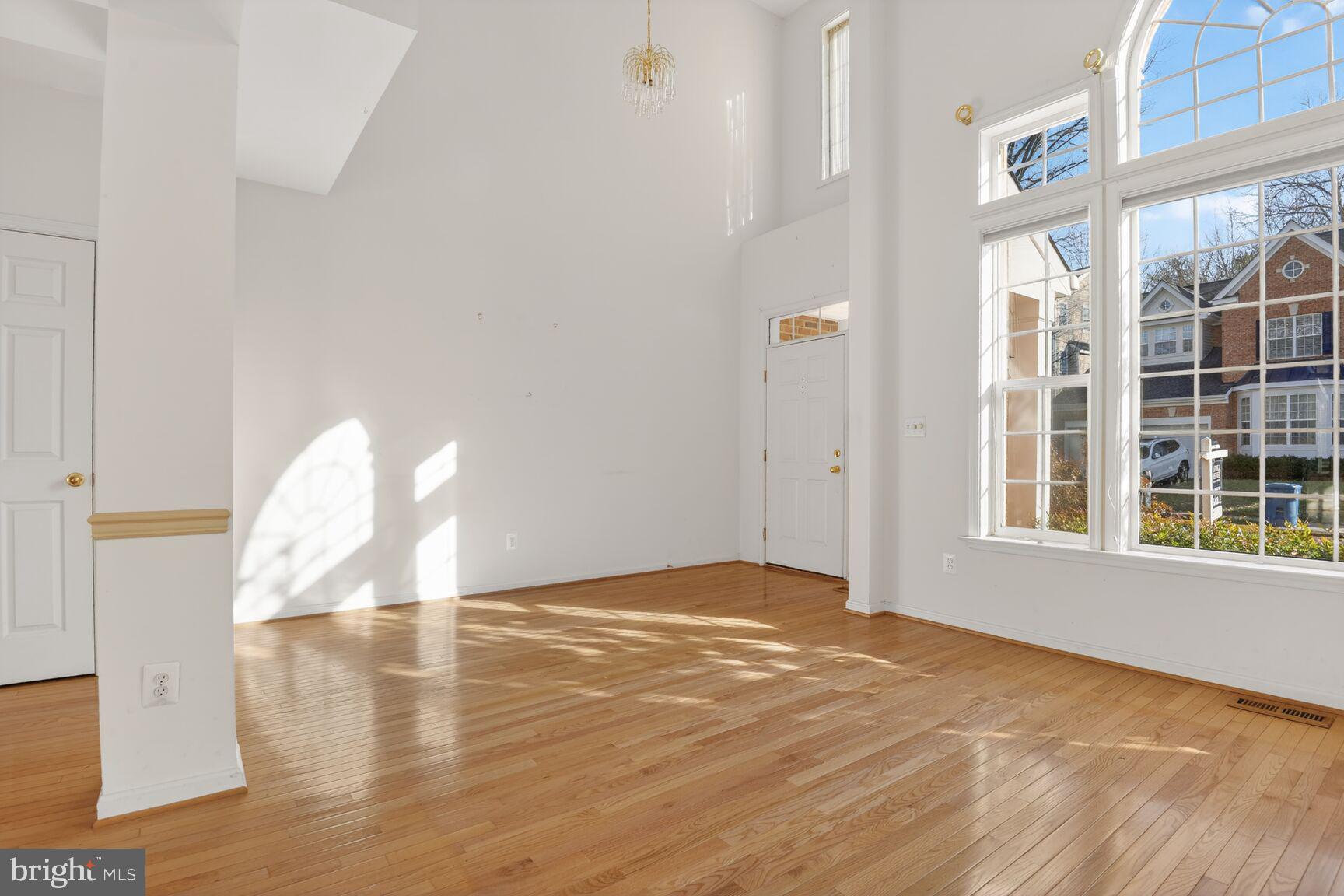 4734 Feature Oak Way Fairfax, VA 22032 - Photo 8 of 47 Foyer & Living Room