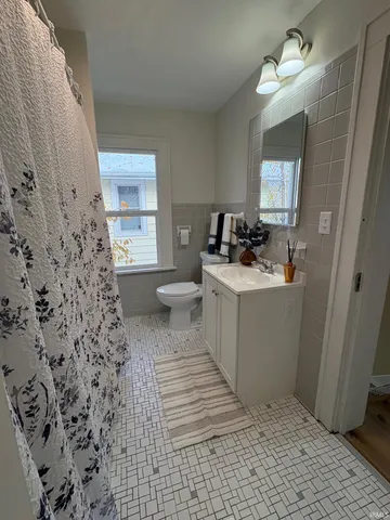 $238,500 | 1013 East Fairview Avenue, South Bend, IN 46614