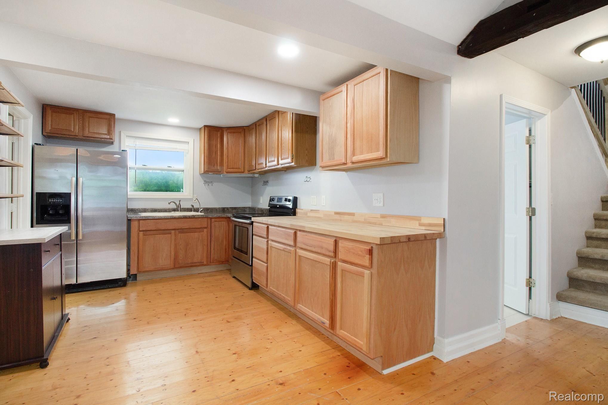 8959 North Gregory Road Fowlerville, MI 48836 - Photo 9 of 21 Wood floors and stainless steel appliances!