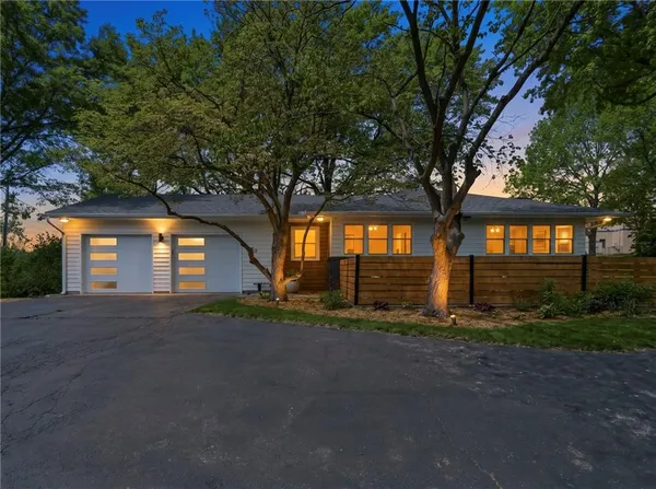 $365,000 | 4402 South Phelps Road, Independence, MO 64055