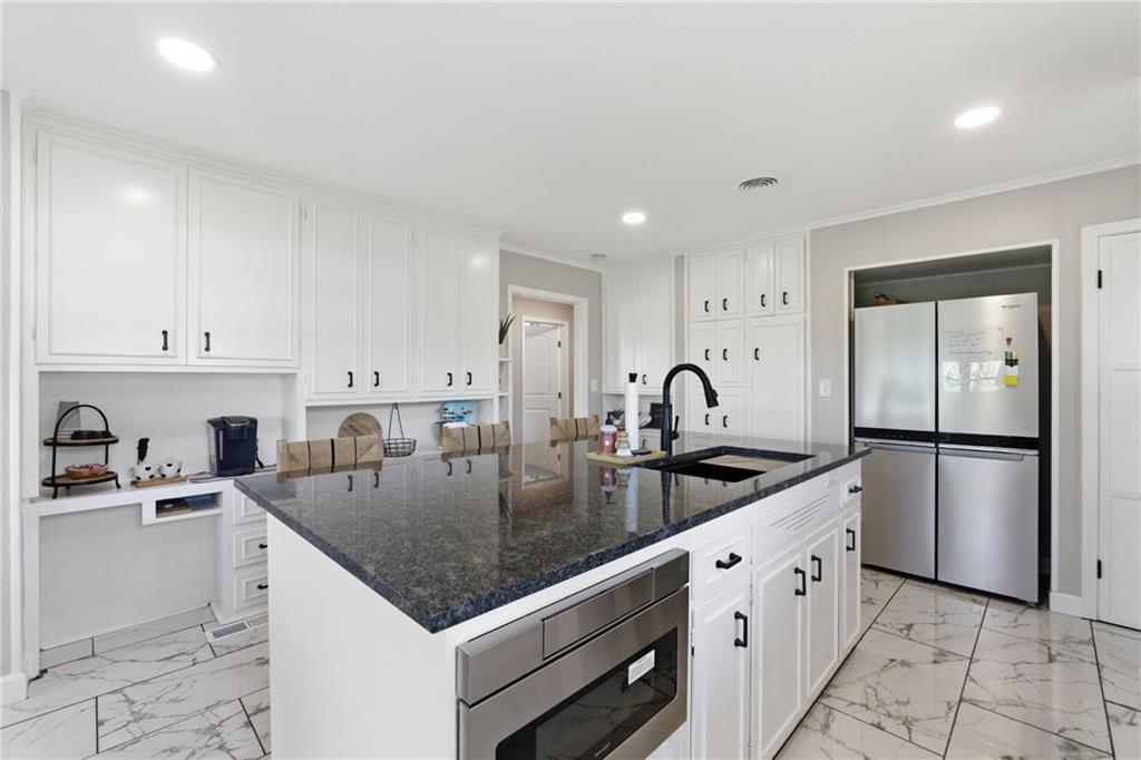 4402 South Phelps Road Independence, MO 64055 - Photo 12 of 33