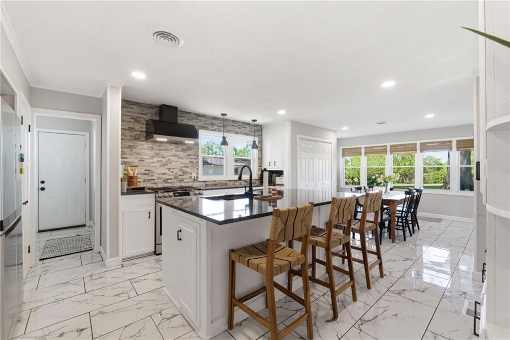 4402 South Phelps Road Independence, MO 64055 - Photo 13 of 33