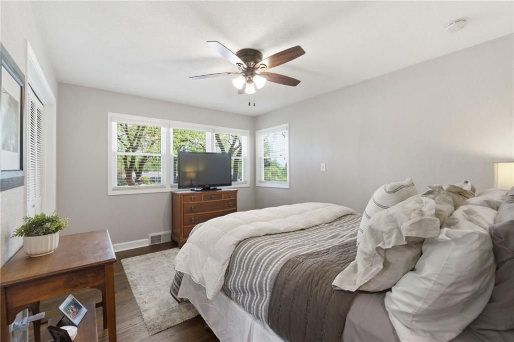 4402 South Phelps Road Independence, MO 64055 - Photo 20 of 33