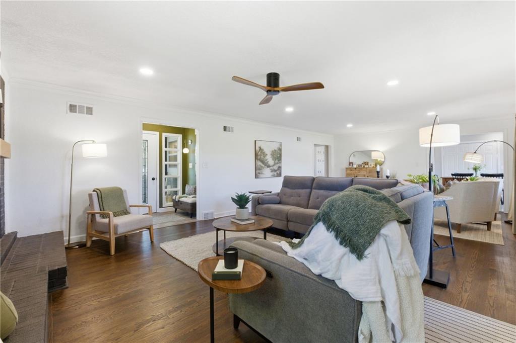 4402 South Phelps Road Independence, MO 64055 - Photo 7 of 33