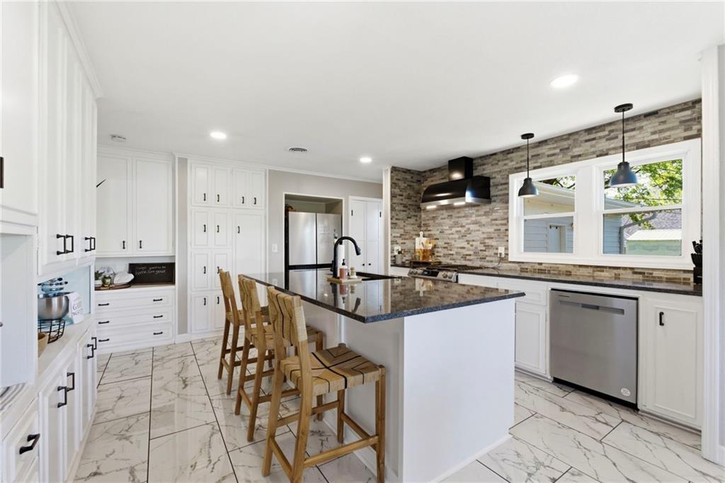 4402 South Phelps Road Independence, MO 64055 - Photo 10 of 33