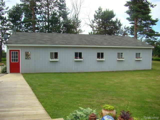 4214 Stanley Road Columbiaville, MI 48421 - Photo 36 of 46 side_view_garage.jpg