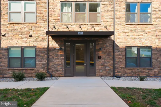 $2,800 | 46294 Mount Milstead Terrace, Unit 305, Sterling, VA 20164