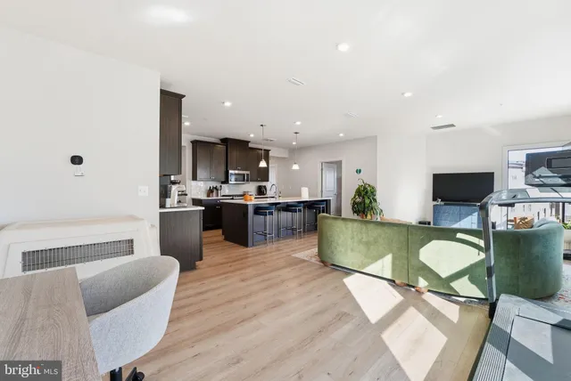 $2,800 | 46294 Mount Milstead Terrace, Unit 305, Sterling, VA 20164