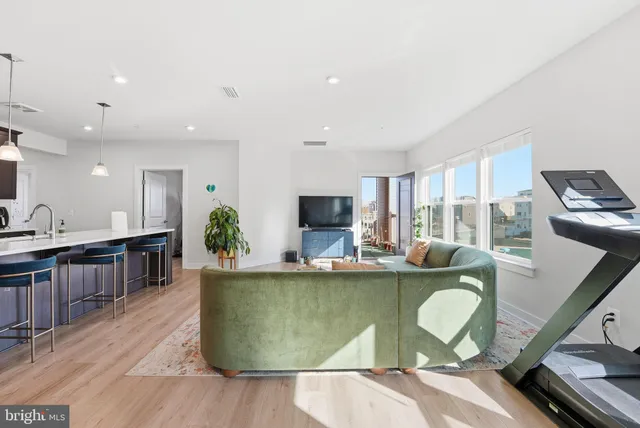 $2,800 | 46294 Mount Milstead Terrace, Unit 305, Sterling, VA 20164