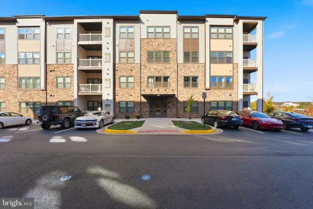 $2,800 | 46294 Mount Milstead Terrace, Unit 305, Sterling, VA 20164