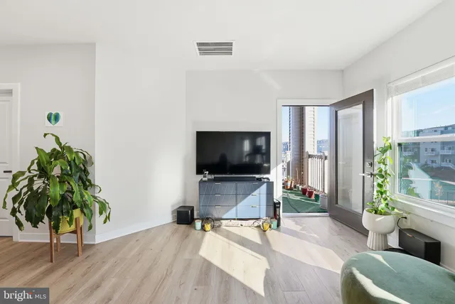 $2,800 | 46294 Mount Milstead Terrace, Unit 305, Sterling, VA 20164