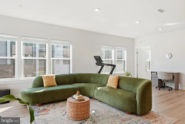 $2,800 | 46294 Mount Milstead Terrace, Unit 305, Sterling, VA 20164