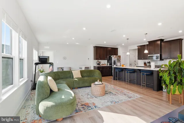 $2,800 | 46294 Mount Milstead Terrace, Unit 305, Sterling, VA 20164