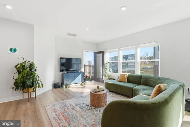 $2,800 | 46294 Mount Milstead Terrace, Unit 305, Sterling, VA 20164