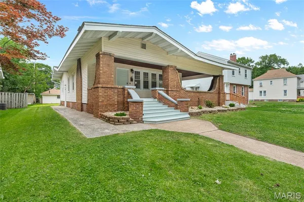 $179,000 | 304 Sotier Place, Wood River, IL 62095