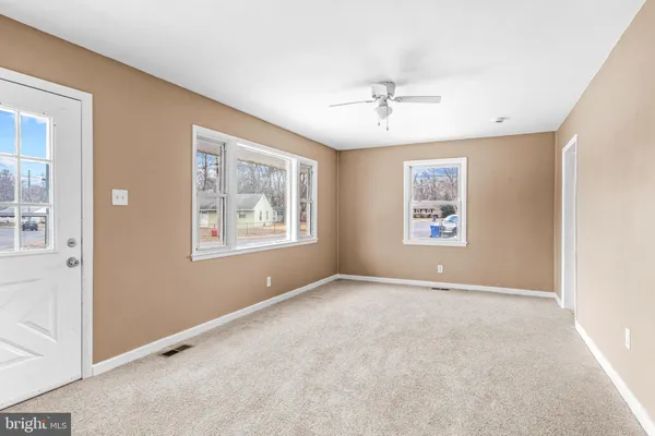 $2,100 | 811 North New Street, Clayton, NJ 08312