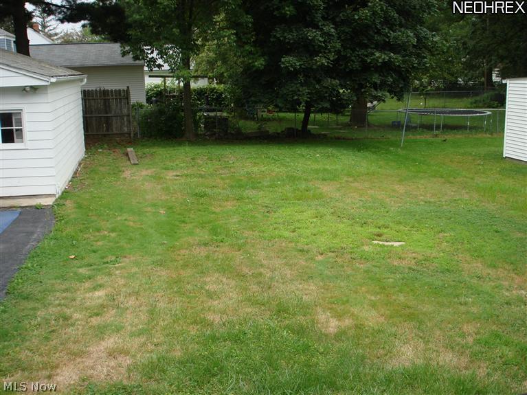 1674 Sunview Road Lyndhurst, OH 44124 - Photo 11 of 23 Cute backyard is easy to maintain!