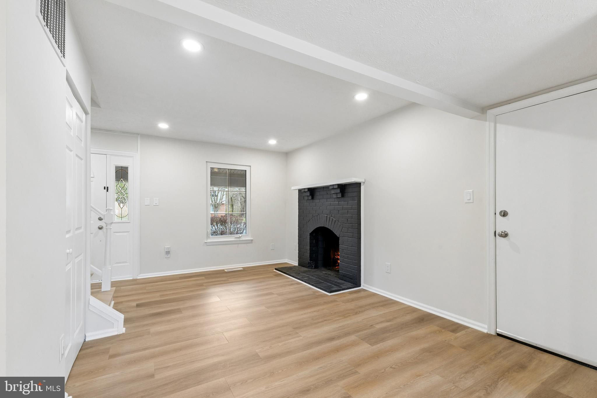 8928 Rolling Road Manassas, VA 20110 - Photo 13 of 33