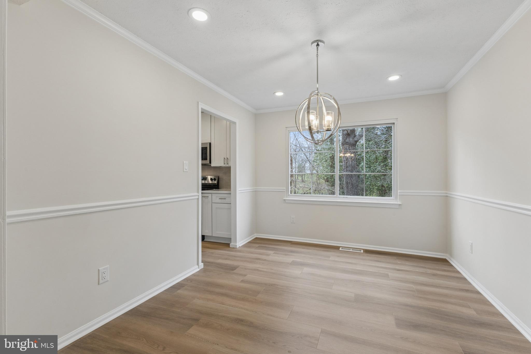 8928 Rolling Road Manassas, VA 20110 - Photo 7 of 33