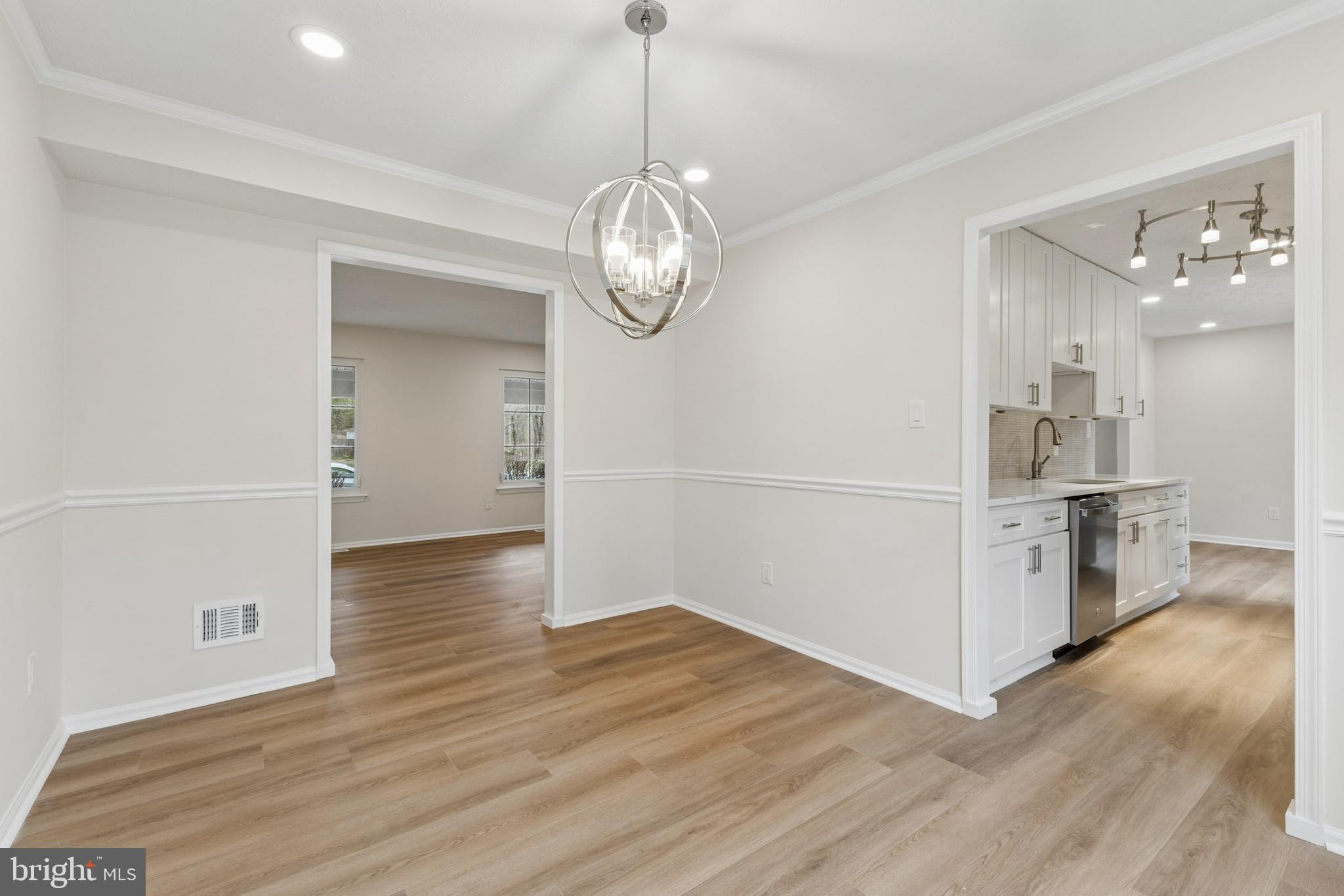 8928 Rolling Road Manassas, VA 20110 - Photo 8 of 33